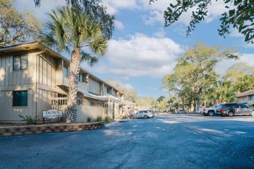Renovated 2BR First Floor Forest Beach Condo photo 24