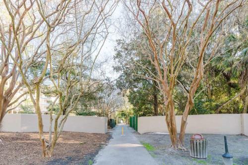Renovated 2BR First Floor Forest Beach Condo photo 26