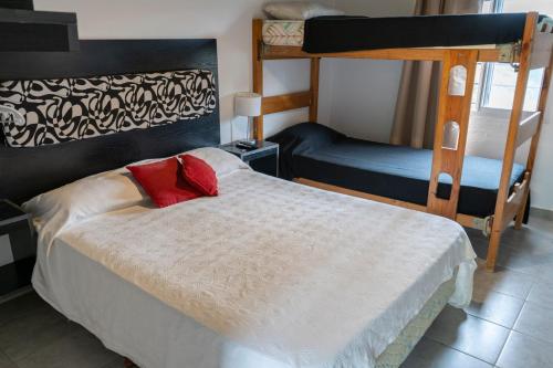 a bedroom with two bunk beds in a room at Hostería La Cascada in Alpa Corral