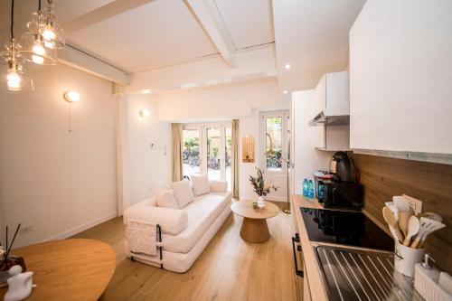 Mahon 1BR Superior Apartment - Quiet, Near Tram, Metro, Duomo, Station
