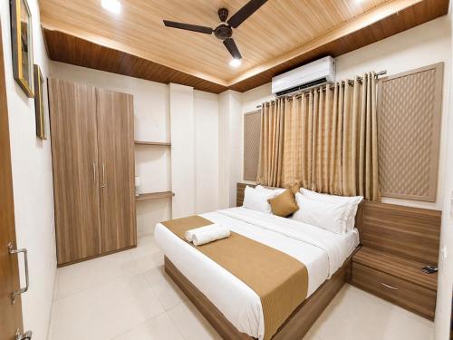 a bedroom with a bed and a ceiling fan at Hotel Aventus Suites Indore in Indore