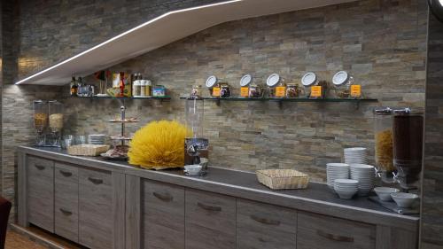 Кухня или мини-кухня в Hotel Blue Marine
