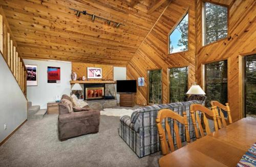 a living room with a couch and a fireplace at Charming 3-bedroom Angel Fire Cabin in Angel Fire
