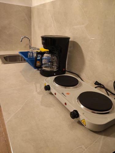 a blender sitting on a counter next to a sink at Lofts en el Corazon de Coatepec Veracruz in Coatepec