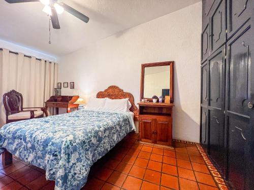 a bedroom with a bed and a dresser and a mirror at Casa Blanca Condominio in La Paz