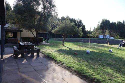 a park with a picnic table in the grass at Normalee manor hostel in Deanmill
