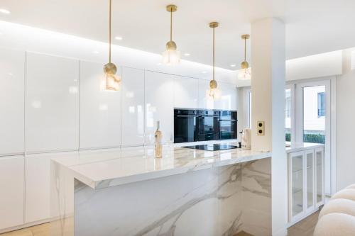 Juan-les-Pins 2BR Design Apt Walk to Beach