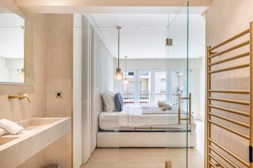 Juan-les-Pins 2BR Design Apt Walk to Beach