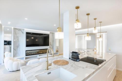 Juan-les-Pins 2BR Design Apt Walk to Beach