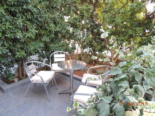 Κήπος έξω από το Apartments Suljic - Cash Only Property