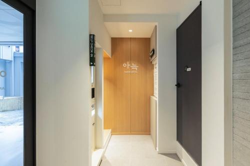 a hallway with a wooden door in a building at Anook Hotel Suwon Ingye 2 in Suwon