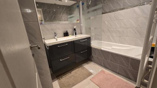 Grand Appartement - Climatisation- Wifi - Avignon - 4 chambre 7 places