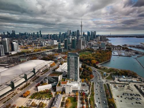 Hotel X Toronto, a Destination by Hyatt Hotel — Property building