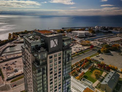Hotel X Toronto, a Destination by Hyatt Hotel — Property building