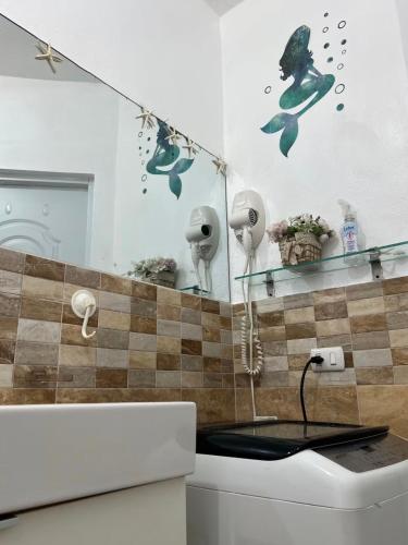 a kitchen with a sink and a counter top at A pasos de la playa y el centro de Bayahibe in Bayahibe