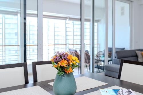 Marie 2 BR Apartment