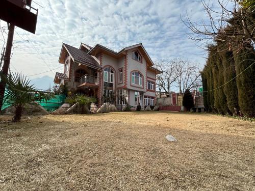 Gallery image of Anii's Paradise Harwan in Srinagar