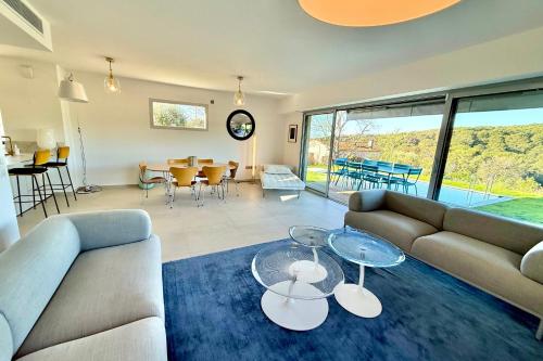 Contemporary luxury villa in Antibes 3 bedrooms 6 guests Pool & parki