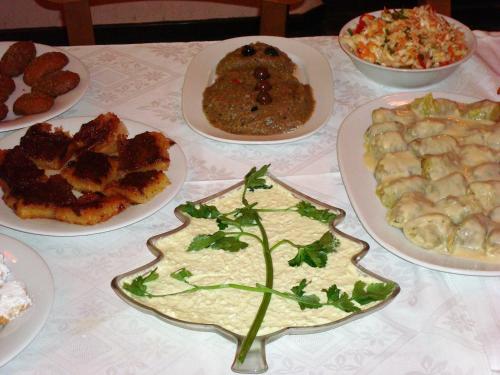 a table with plates of food on a table at Guesthouse Amanitis Caesarea in Skíti
