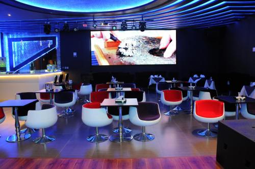 Frsan Palace Hotelにあるテレビまたはエンターテインメントセンター