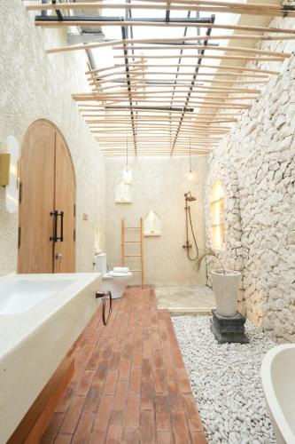 a large bathroom with a tub and a toilet at Princessa Villa by Raminten in Pakem