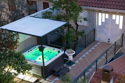 Apartments Baltazar with Sea View&Jacuzzi