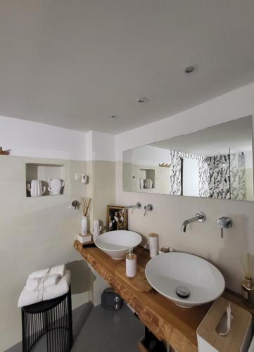 a bathroom with two sinks and a large mirror at Vicolo Re suite in centro con stile in Porto Empedocle