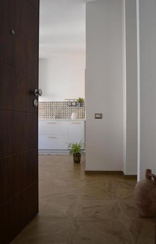 a room with a door and a kitchen with a counter at Turquoise Horizon in Stintino