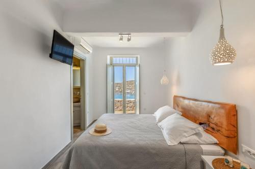 a bedroom with a bed with a view of the ocean at Casa Elena in Aggelika