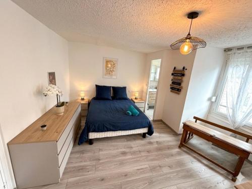 a bedroom with a blue bed and a wooden desk at Chic & Lumineux / Évreux Centre / WiFi in Évreux