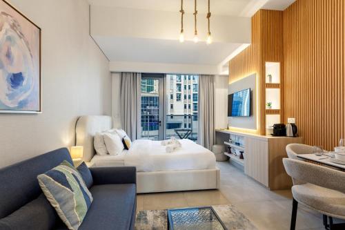 Cozy Sparkle Studio - Modern Stay Next to Tram