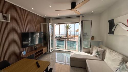 Espectacular piso reformado 1a linea de playa