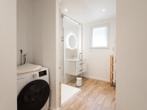 a washing machine in a bathroom with a mirror at Gites Au Point De Vue in Perros-Guirec