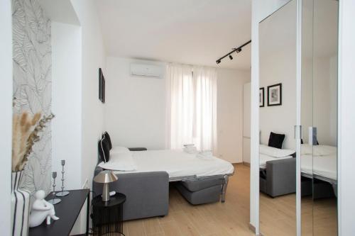 Navigli Studio 6 - Two Steps from Porta Genova by InnStay
