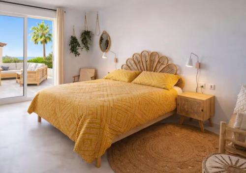 StayatSas Marbella Luxury Apartment 80 m2 Terrace, Pools & Parking