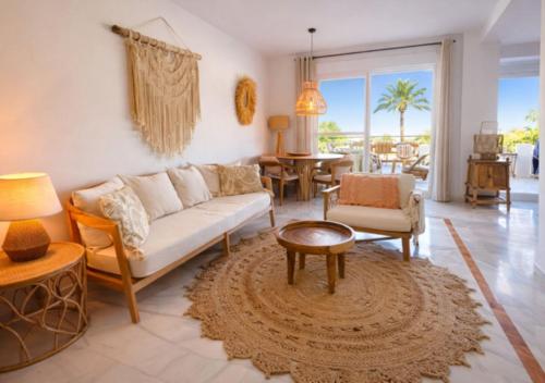 StayatSas Marbella Luxury Apartment 80 m2 Terrace, Pools & Parking