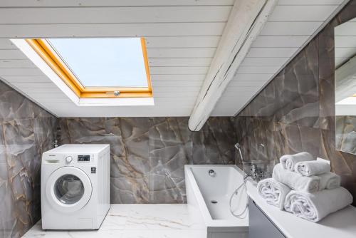 Cozy Slooping Rooftop