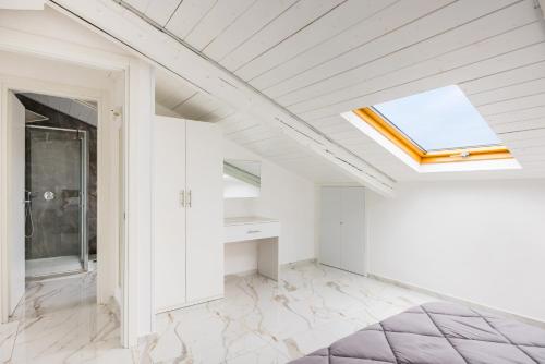 Cozy Slooping Rooftop