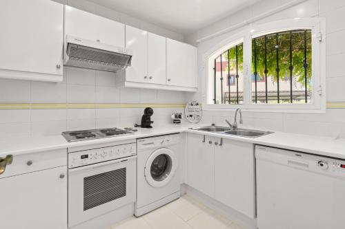 57 Townhouse with Pool & Rooftop Terrace in Duques
