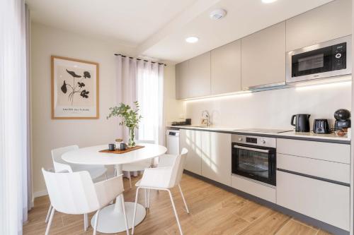 Brand new and stylish 1 bdr apt by Invalencia