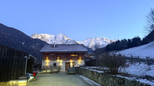 Wanderful Life MontBlanc refuge haut de gamme — Property building