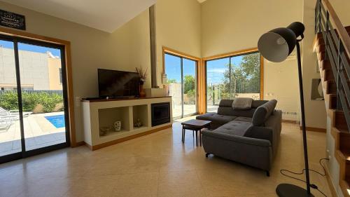 Villa Paula with Private Pool Close to the Beach and Strip