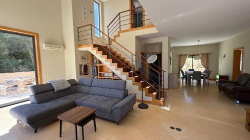 Villa Paula with Private Pool Close to the Beach and Strip