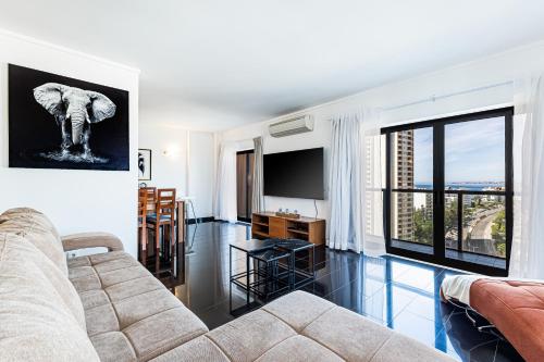 Rocha Tower 13D - Skyline Ocean View