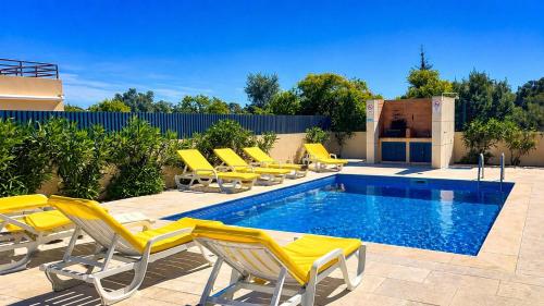 Villa Paula with Private Pool Close to the Beach and Strip