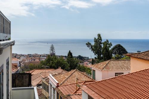 Calçada do Pico I by an island apart