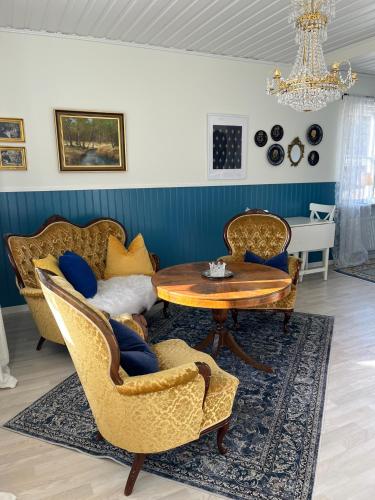 Atpūtas zona naktsmītnē Snöå Bruk Hotell och konferens