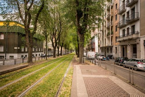 Mahon 1BR Superior Apartment - Quiet, Near Tram, Metro, Duomo, Station