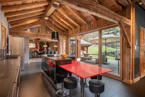 Chalet de Claude in Morzine - by EMERALD STAY