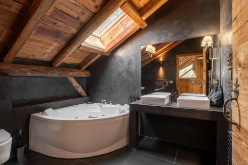 Chalet de Claude in Morzine - by EMERALD STAY